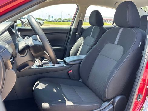 Used 2024 Nissan Sentra SV FWD image 11