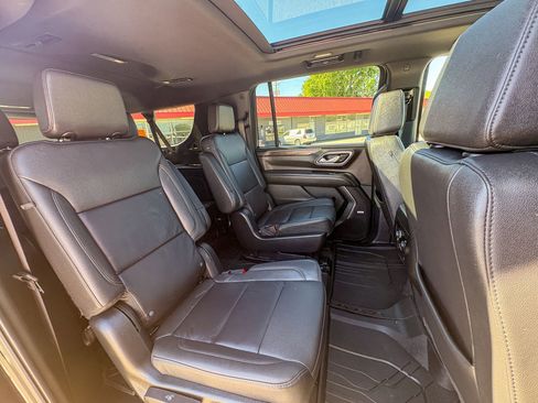 Used 2024 Chevrolet Suburban Z71 w/ Luxury Package AWD/4WD image 25