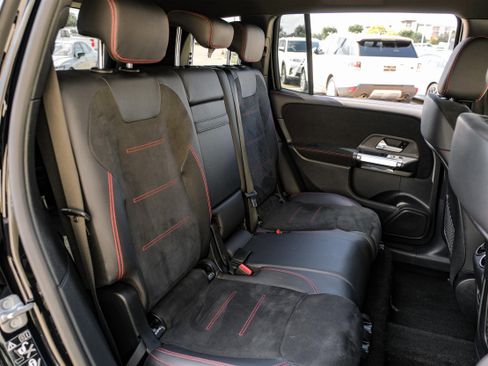 Used 2024 Mercedes-Benz GLB 250 image 31