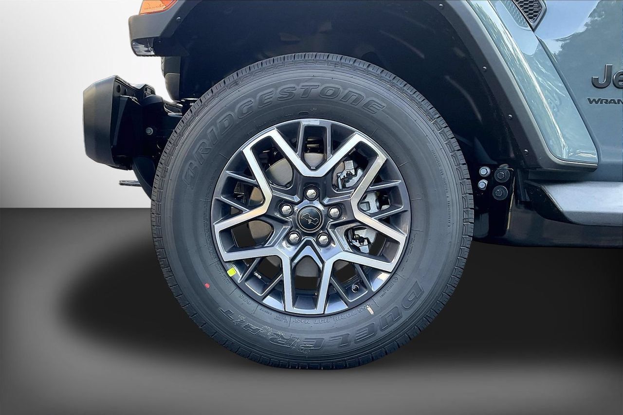 New 2026 Jeep Wrangler Unlimited Sahara AWD/4WD image 31