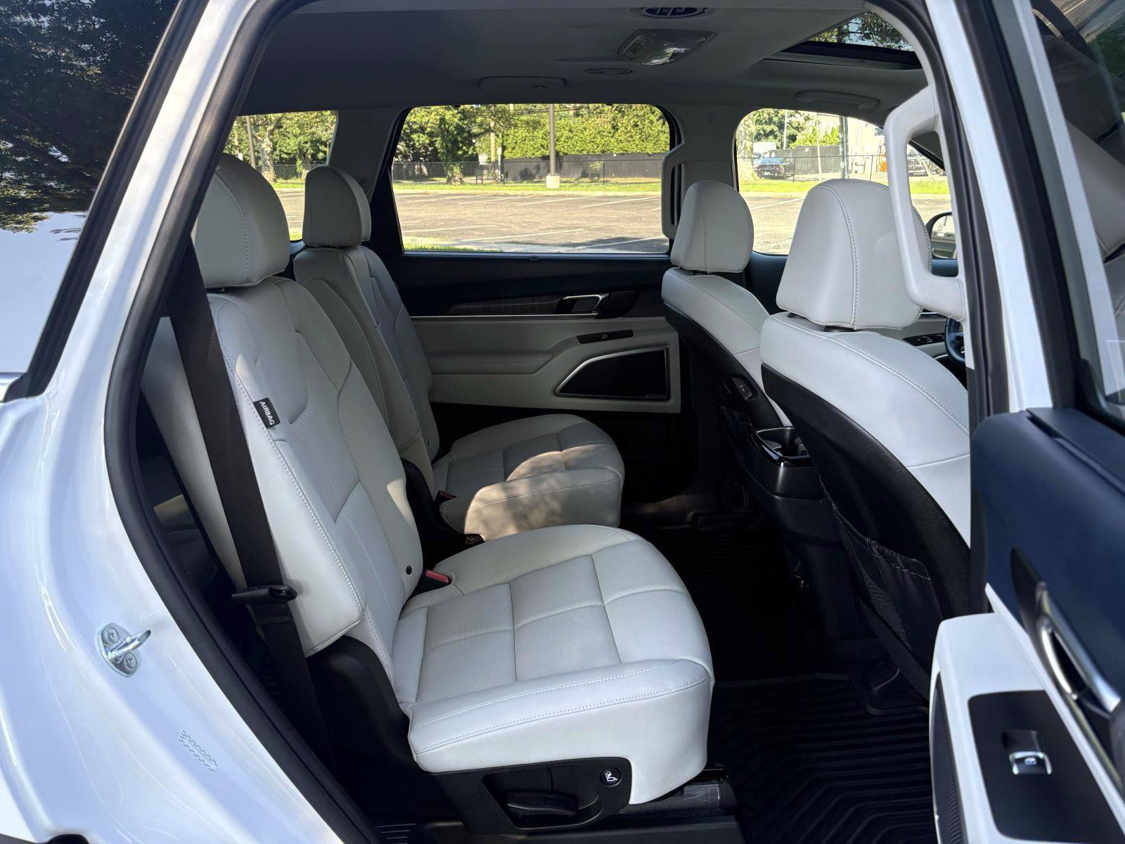 Certified 2025 Kia Telluride EX w/ EX Captain's Chair Package AWD/4WD image 25