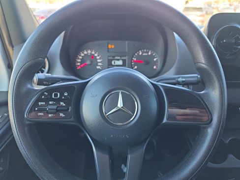 Used 2022 Mercedes-Benz Sprinter 2500 image 21