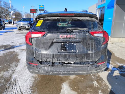 Used 2022 GMC Terrain SLT w/ Elevation Edition image 8