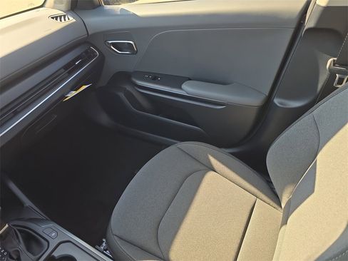 New 2025 Kia K4 LXS image 17