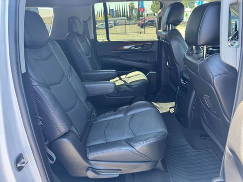 Used 2019 Cadillac Escalade ESV Luxury RWD image 14