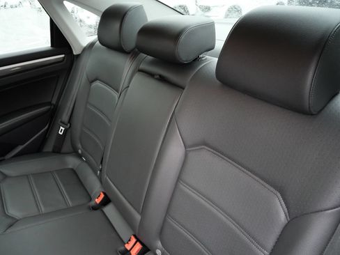 Used 2017 Volkswagen Passat 1.8T SE FWD image 25