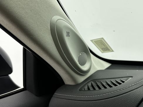 Used 2023 Toyota Highlander Limited image 18