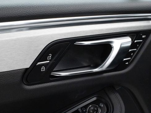 Certified 2026 Porsche Macan AWD/4WD image 26