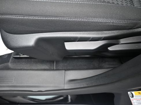 Used 2025 Chevrolet Equinox LT w/ Safety and Technology Package FWD image 10