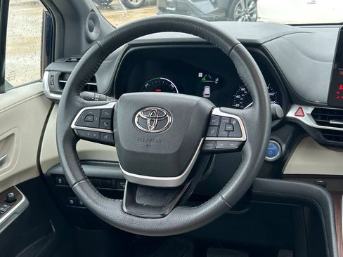Used 2023 Toyota Sienna XLE w/ XLE Plus Package AWD/4WD image 45