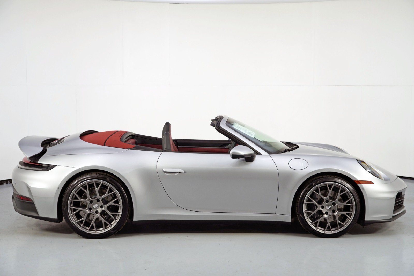 Used 2025 Porsche 911 Carrera RWD image 52