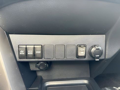 Used 2017 Toyota RAV4 XLE w/ Protection Package image 24