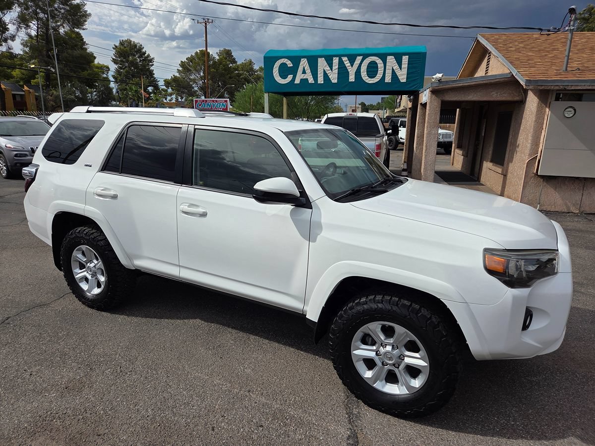 Used 2018 Toyota 4Runner SR5 AWD/4WD image 2