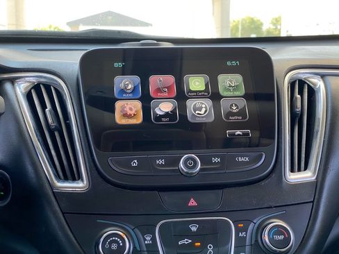 Used 2017 Chevrolet Malibu LT w/ Leather Package image 7