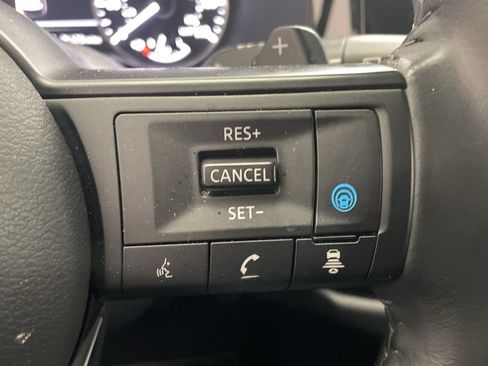 Used 2024 Nissan Pathfinder SV image 15