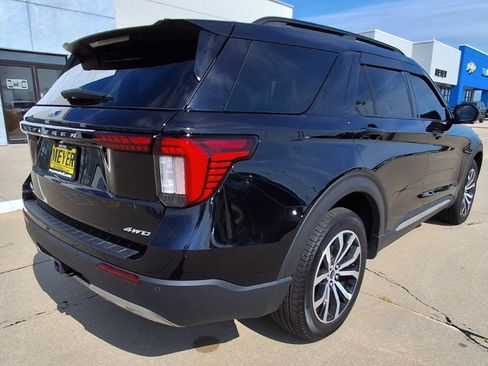 Used 2025 Ford Explorer Active w/ Active Comfort Package AWD/4WD image 8