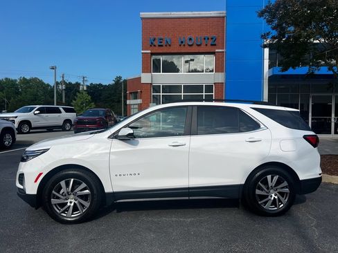 Used 2024 Chevrolet Equinox LT FWD image 2