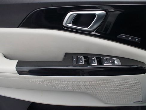 Used 2024 Kia Carnival SX Prestige image 30