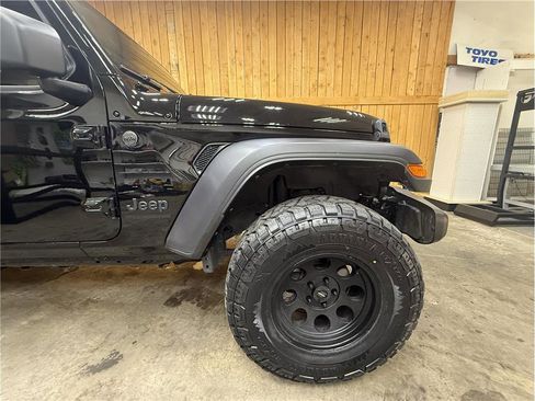 Used 2024 Jeep Gladiator Sport image 7