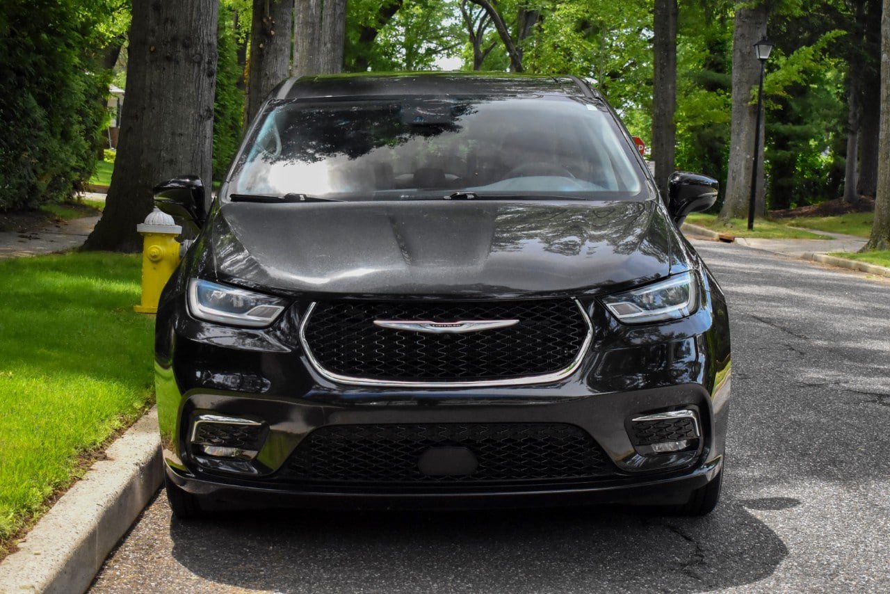 Used 2024 Chrysler Pacifica Touring-L FWD image 11