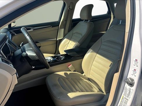 Used 2016 Ford Fusion SE w/ Equipment Group 202A image 16
