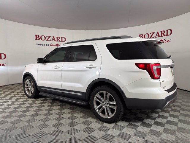 Used 2017 Ford Explorer XLT w/ Equipment Group 202A FWD image 9