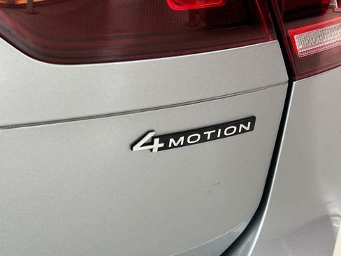 Used 2024 Volkswagen Tiguan SE w/ Panoramic Sunroof Package image 23