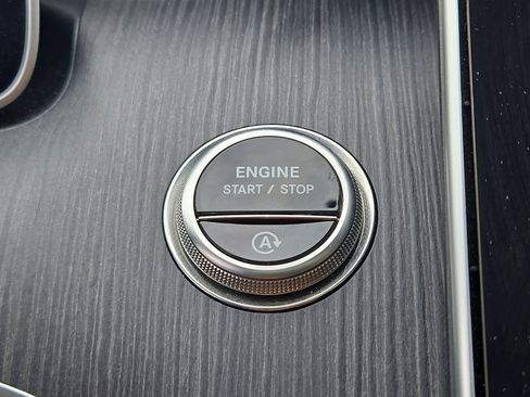 Used 2025 Mercedes-Benz C 300 4MATIC Sedan image 24