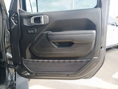 Used 2025 Jeep Wrangler Unlimited Sport AWD/4WD image 15