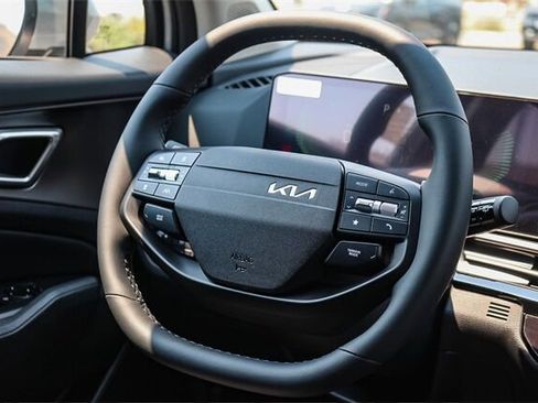 Certified 2026 Kia Sportage EX w/ EX Panoramic Sunroof Package image 12