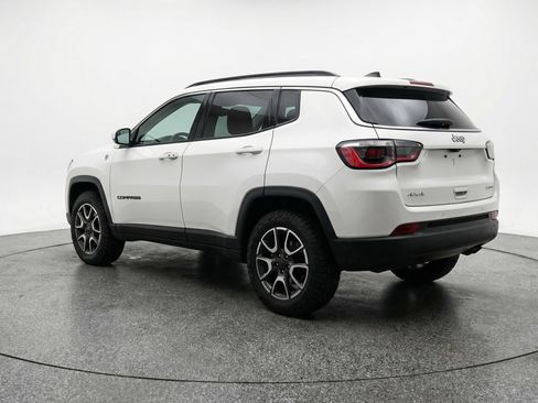 Used 2025 Jeep Compass Trailhawk w/ Trailer Tow Group AWD/4WD image 6