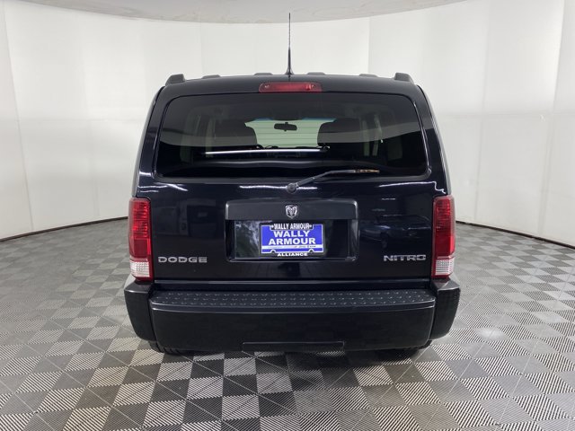 Used 2011 Dodge Nitro Heat AWD/4WD image 4