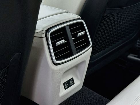 Used 2025 Genesis G70 2.5T RWD image 28