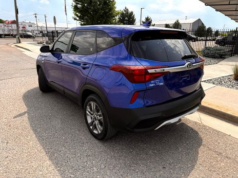 Used 2021 Kia Seltos LX image 3