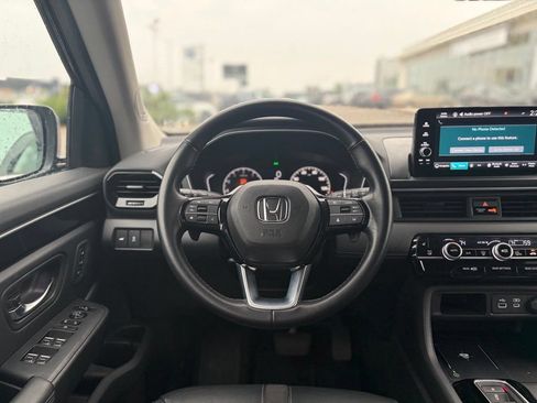Used 2024 Honda Pilot Touring image 29