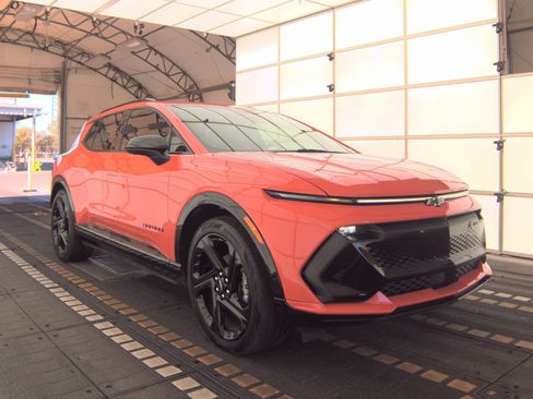 Used 2025 Chevrolet Equinox EV RS w/ Convenience Package II image 2