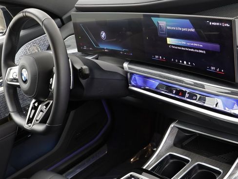 Certified 2025 BMW 760i xDrive w/ Executive Package image 24