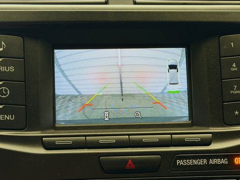 Used 2018 Ford Explorer XLT image 16