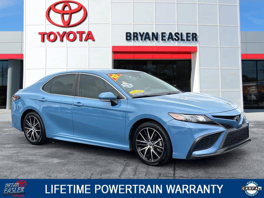 Used 2023 Toyota Camry SE FWD image 1