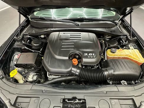 Used 2016 Chrysler 300 Limited image 29