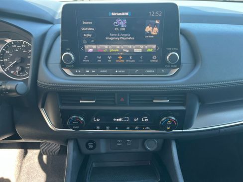 Used 2025 Nissan Rogue SV image 17