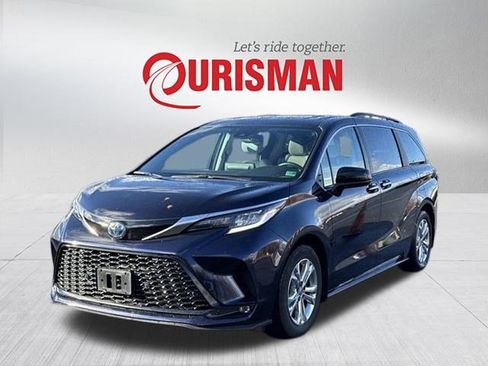 Used 2022 Toyota Sienna XSE image 5
