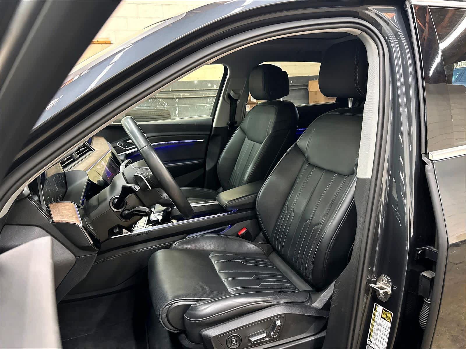 Used 2019 Audi e-tron Prestige w/ Prestige Package AWD/4WD image 28