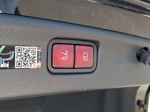 Certified 2026 Mercedes-Benz C 300 4MATIC Sedan image 28