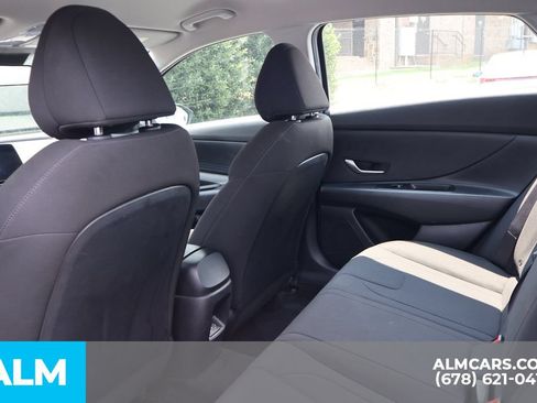 Used 2024 Hyundai Elantra SEL FWD image 18
