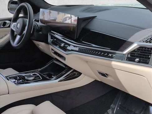 Used 2025 BMW X7 xDrive40i w/ M Sport Package image 23