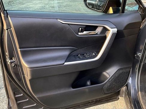 Used 2019 Toyota RAV4 XLE image 9