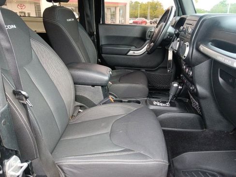 Used 2017 Jeep Wrangler Rubicon w/ Power Convenience Group AWD/4WD image 27