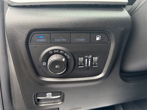 Used 2024 Jeep Grand Cherokee Trailhawk w/ Advanced Protech Group II image 29