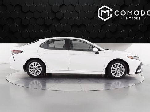 Used 2023 Toyota Camry SE image 2